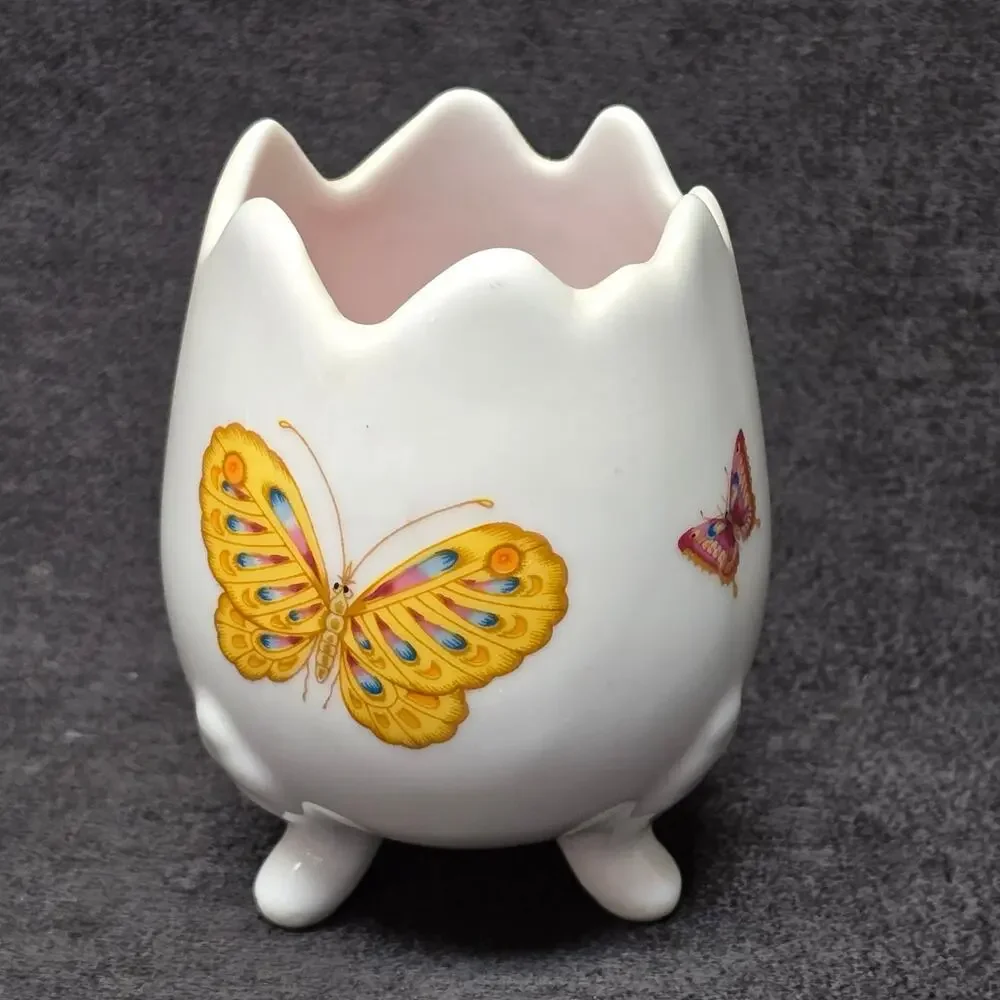 Butterfly Counterpoint Ceramic Cracked Egg Design Candle